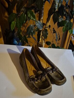 Naturalizer Women's Olive Brown Suede Loafers with Chain Detail Wide Width